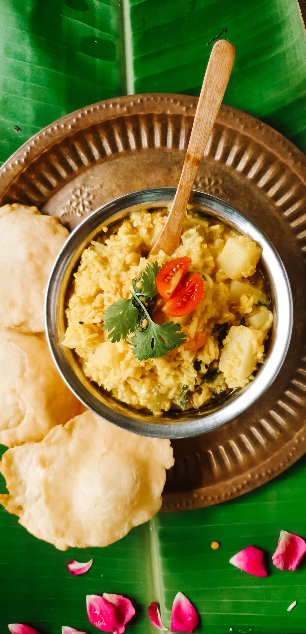 traditional Indian kitchari is cooked with potatoes and cauliflower for beautifully balanced cleansing dish. Perfect for weight loss and it keeps you fuller for longer and the spice blend is incredible gentle on the digestion